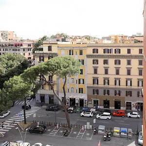 Re Di - Charme , Roma Italia